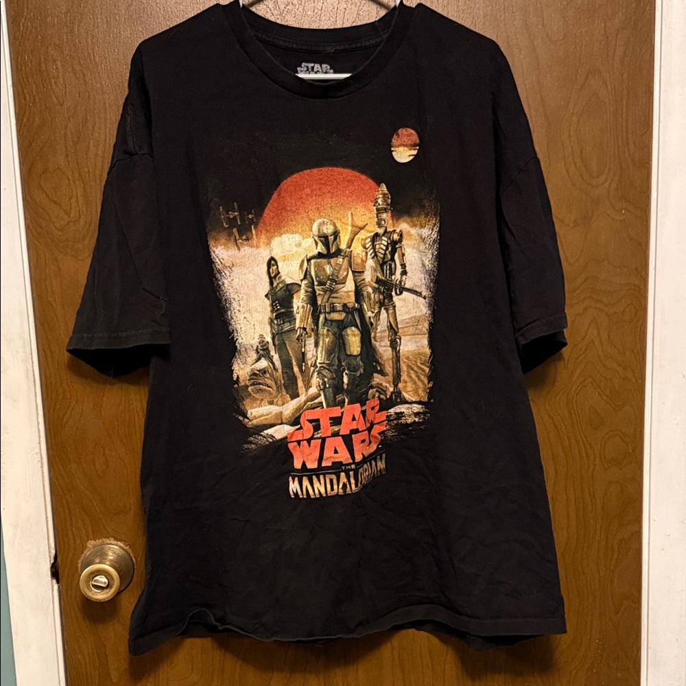 Star Wars Men’s Mandalorian Black and Orange Tee size 3X